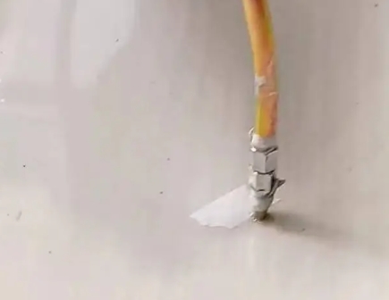 敦煌瓷砖空鼓维修公司专业解答在瓷砖铺贴过程中，如果使用的砂料过粗（如全部使用了粗砂），可能会导致以下问题